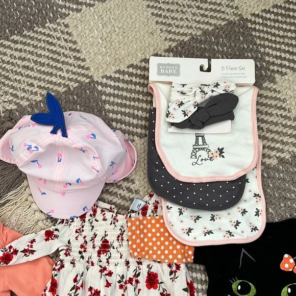0-3 Month Baby Girl Clothing Bundle - Picture 5 of 6